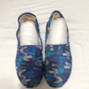 Tom’s canvas slip on size W7 blue .
